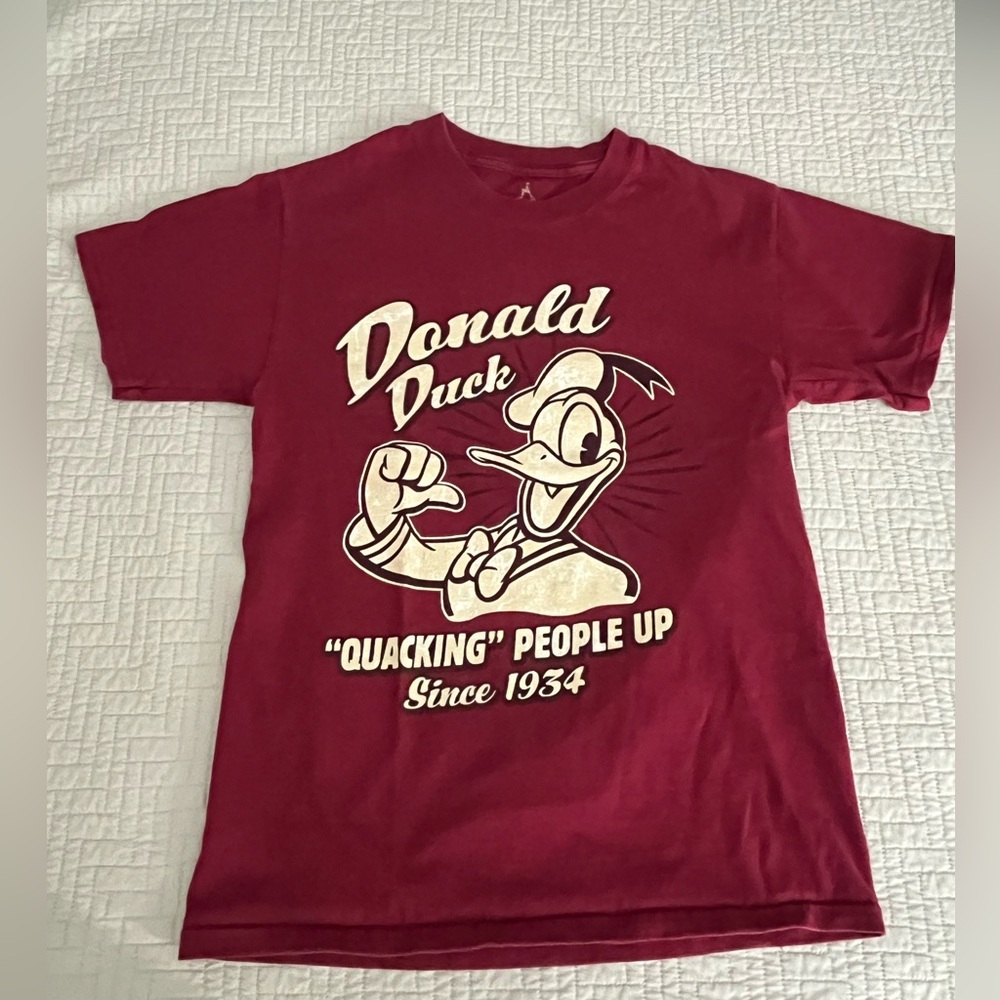 Hanes Disney Donald Duck Red T-Shirt size Small EUC